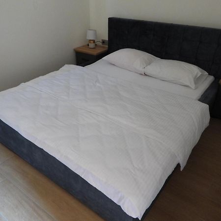 Motel Aladin ซาซิน ภายนอก รูปภาพ