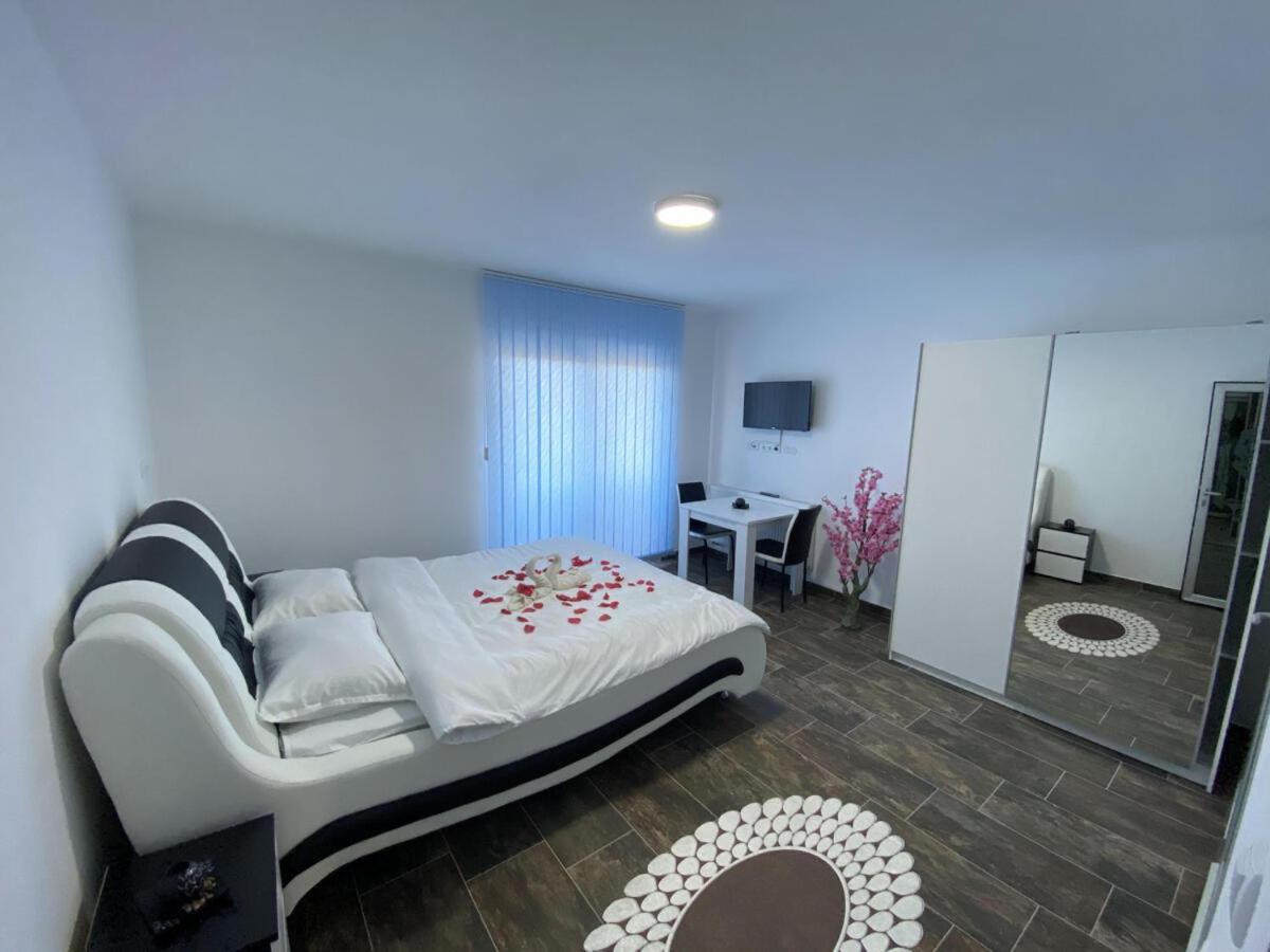 Motel Aladin ซาซิน ภายนอก รูปภาพ