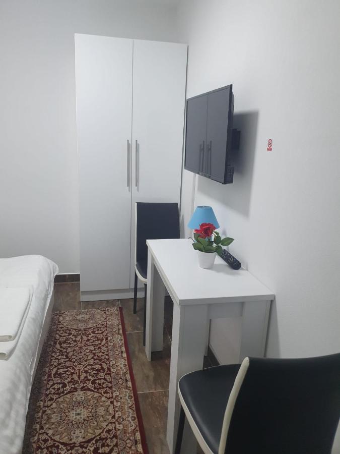 Motel Aladin ซาซิน ภายนอก รูปภาพ
