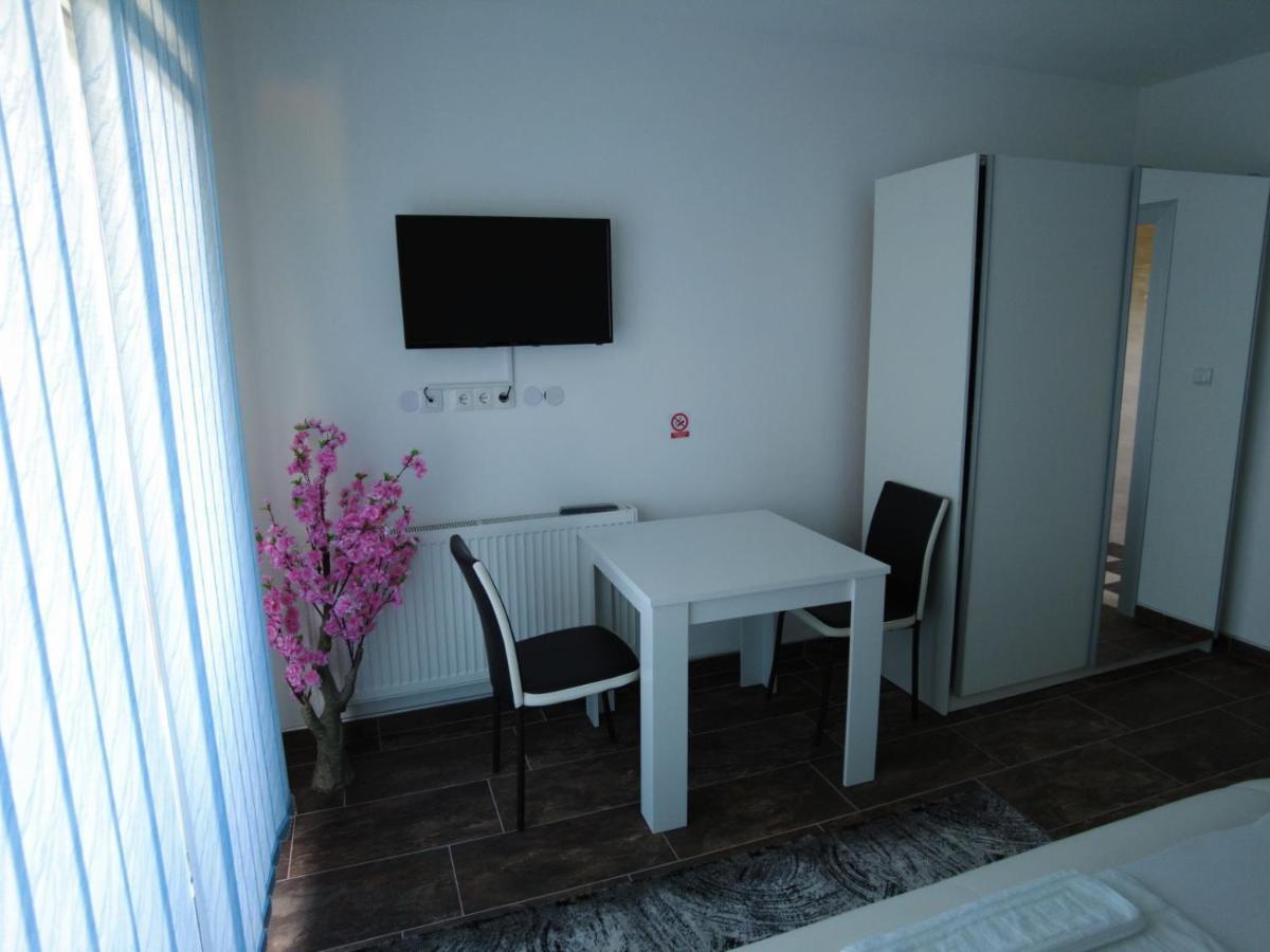 Motel Aladin ซาซิน ภายนอก รูปภาพ